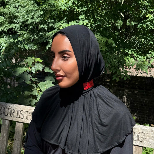 Bonnet noir rouge